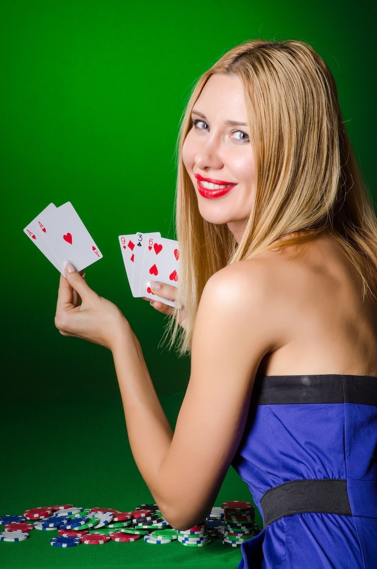 ompong app showing navigation between live casino, sportsbook, and slots sections